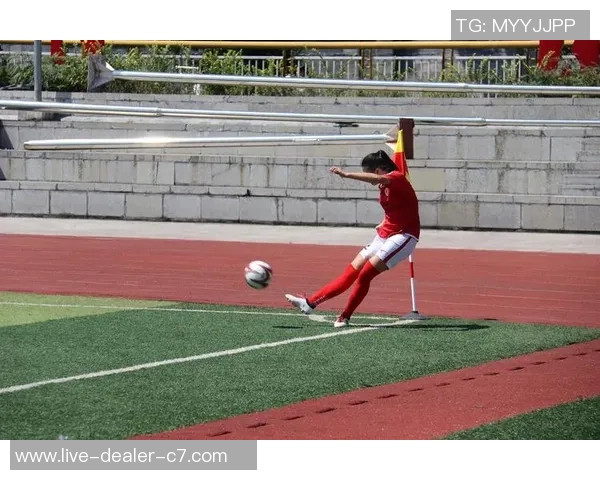 重庆南开中学足球队奋勇拼搏展现青春风采助力校园体育文化发展